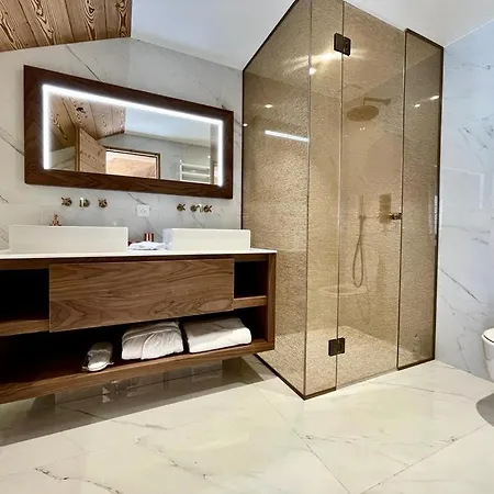 350 - The West - De Luxe Apartment *